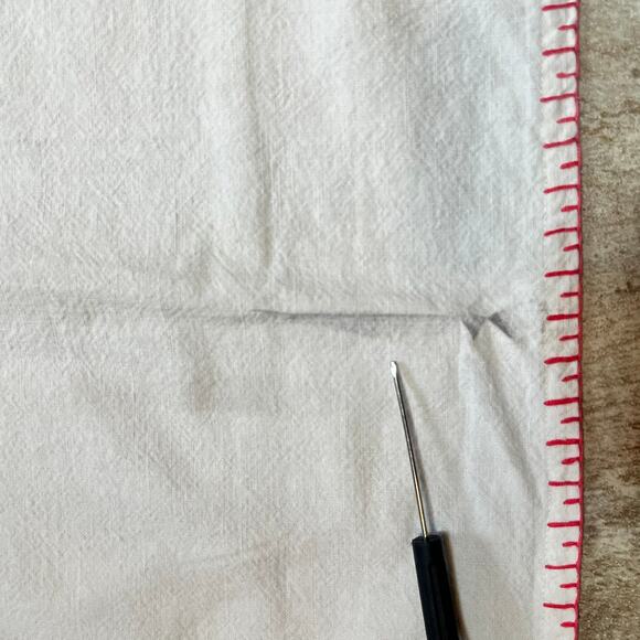 Vintage Embroidered Tea Towel Glasses Floral Design Pink Scallop Edge Kitchen - Picture 5 of 11